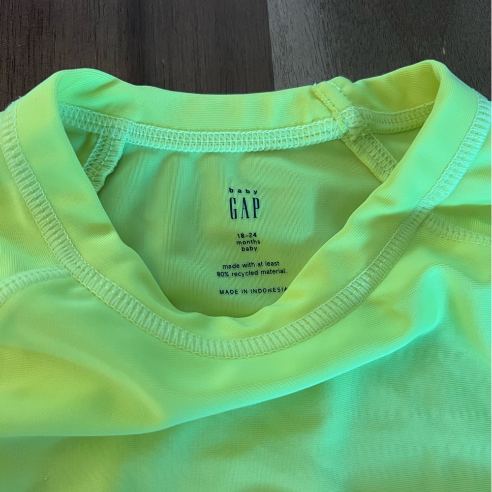 TWO Gap Kids Rashguards - Picture 7 of 9